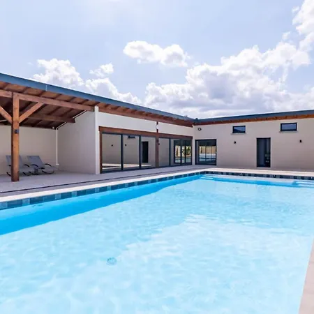 Avec Jacuzzi Privatif - 6 Pers. - Api-1-52-1964 Kamp alanı Arbigny